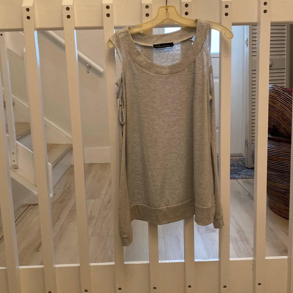 Auxo Collection blouse gray medium splits on side never worn excellent condition